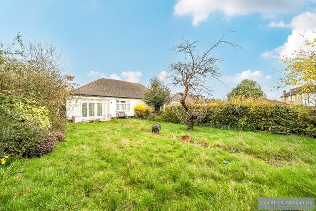 8 Hall Park Road, Upminster photo 2