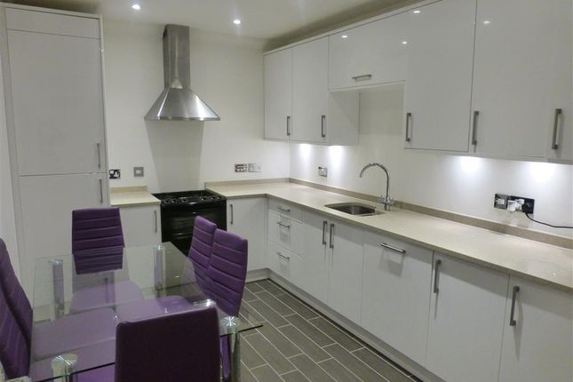 Penthouse to rent in Thorpe Road, Longthorpe, Peterborough