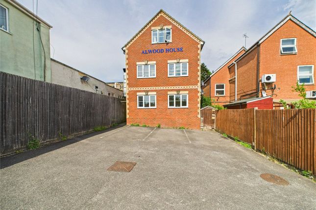 Flat 5, Alwood House,, Reading Road South, Hampshire photo 4