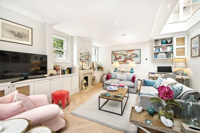 Flat for sale in Munster Road, Fulham, London