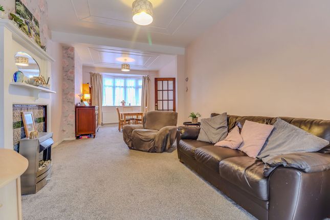 14 Balmoral Drive, Leicester photo 2