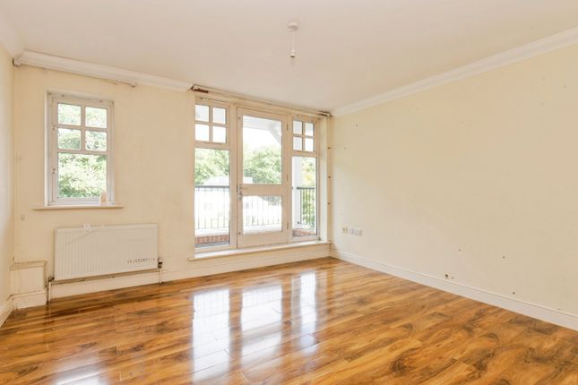 7, Haven Court, Esher photo 2