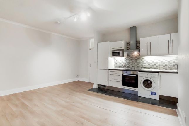 Thumbnail Flat to rent in Heath Road, Twickenham