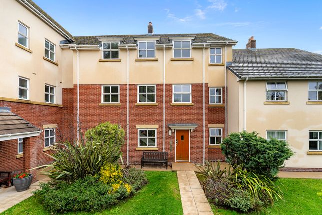45 Clarendon Gardens, Bolton photo 2