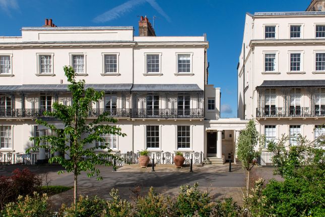 Thumbnail Terraced house for sale in Clarendon Square, Leamington Spa, Warwickshire