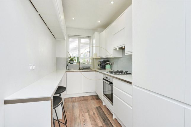 Flat 16, Dennington House,, Dennington Park Road, London photo 3