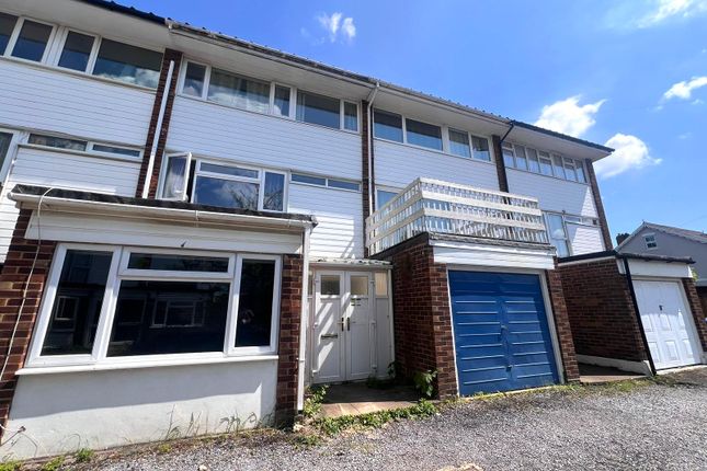 Town house to rent in Ettrick Court, Farnborough, Hampshire