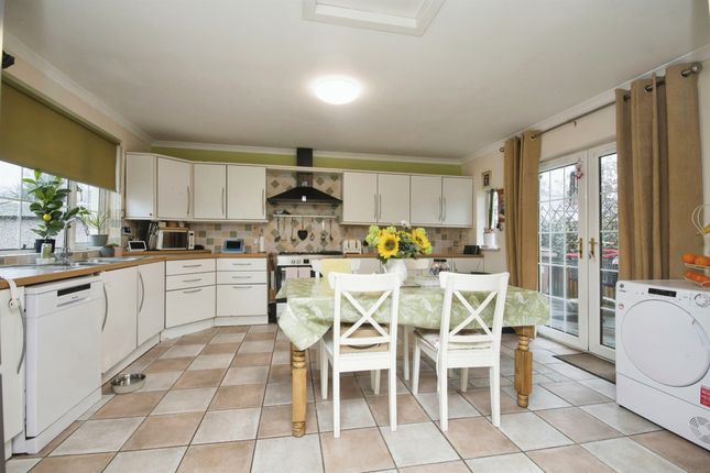 Semi-detached house for sale in Holmpark, Bishopton