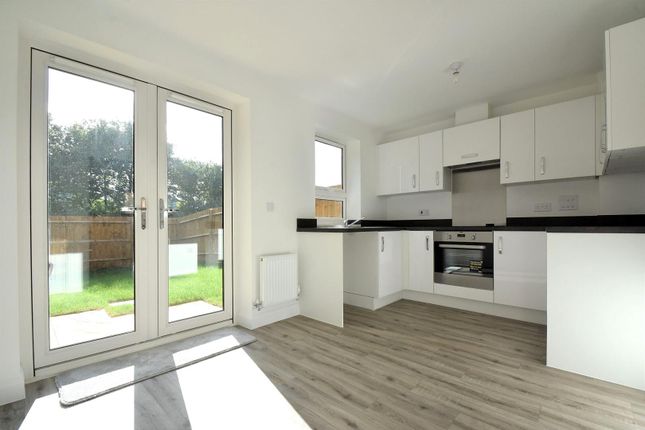 22, Buttercup Glade, Newport photo 2