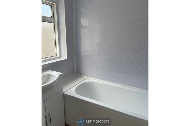 Lower FlatDarnley St, Gravesend photo 5