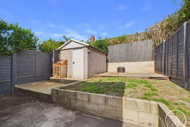 26, Wykebeck Road, Leeds photo 4