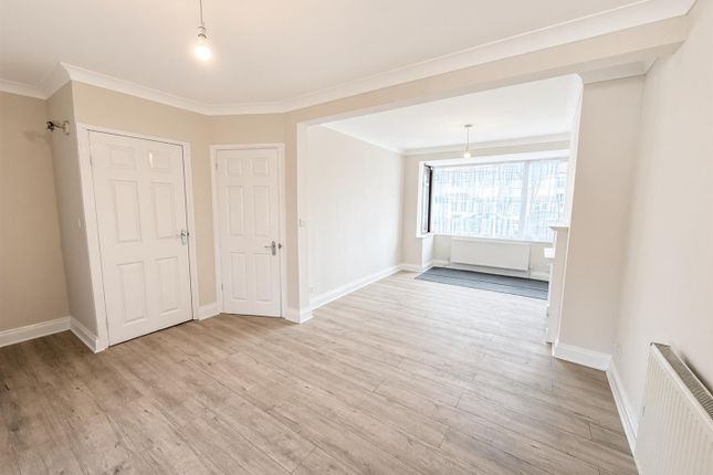 Broadlands Avenue, Enfield photo 4