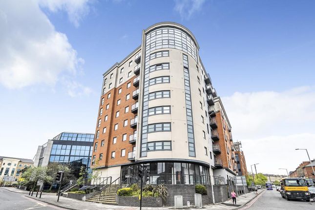 Flat for sale in Central Reading, Berkshire