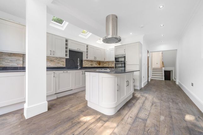 Kitchen (2).Jpg