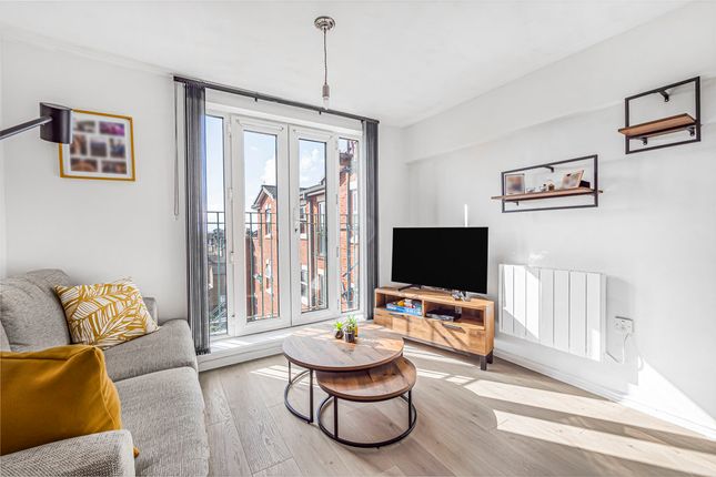 Flat 19, Churchill Lodge, 346, Streatham High Road, London photo 4