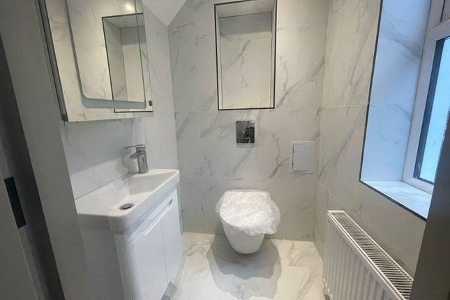 1 Marnock Road, London photo 3