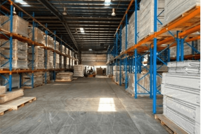 Warehouse to let in Brent Road, Southall