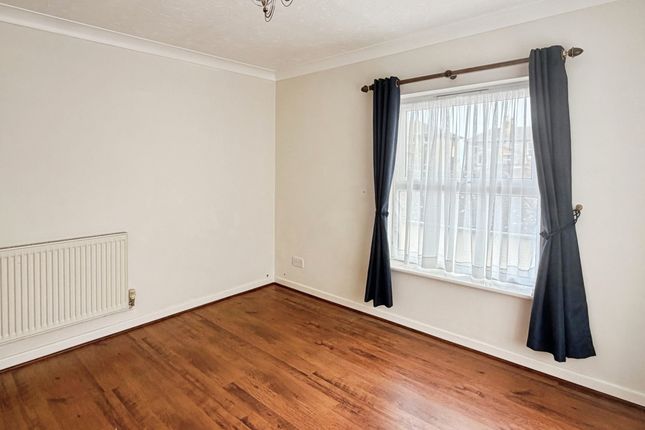 Flat 1, 100, Albert Street, Ventnor photo 2