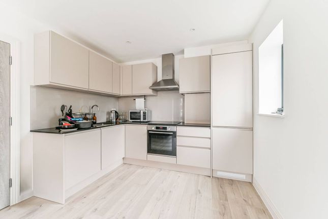 Thumbnail Flat to rent in More Close, Croydon, Purley