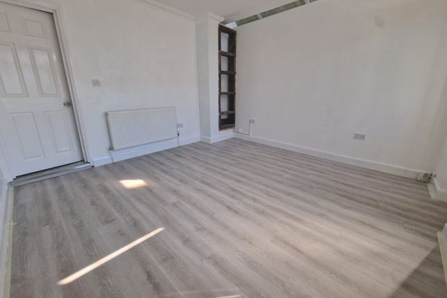 13 Beresford Road, Luton photo 5