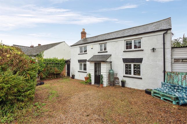 Thumbnail Cottage to rent in Station Road, Woburn Sands, Milton Keynes