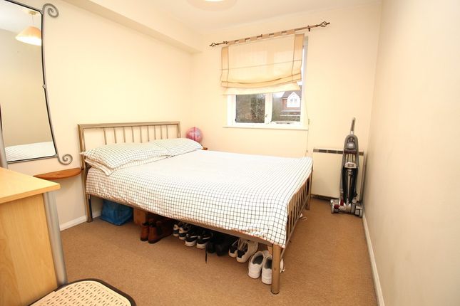 5 Agate House, Percy Gardens, Worcester Park photo 4