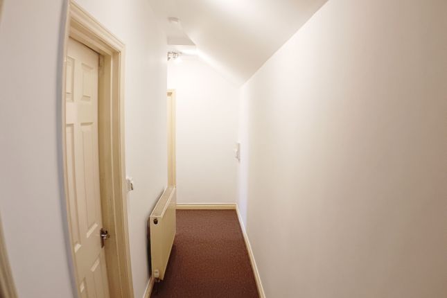 140 Dock Road (Flat 4), Tilbury photo 2