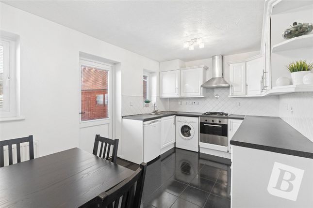 13, Cole Avenue, Grays photo 4