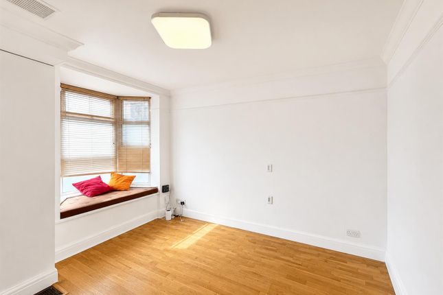 52a, Leavesden Road, Watford photo 2