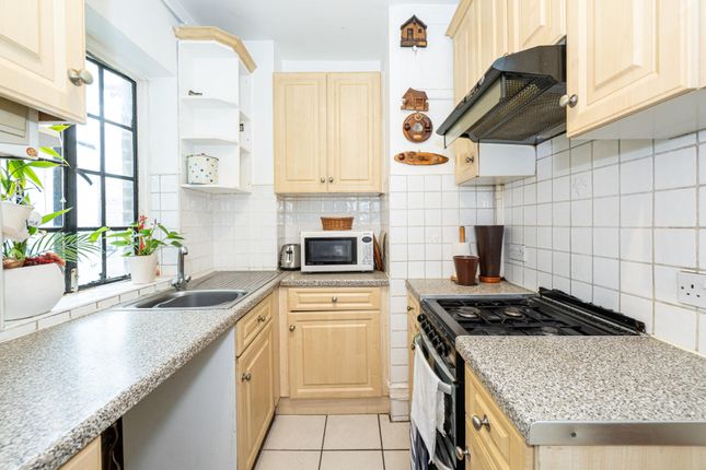 Flat 10, Carisbrooke Court, Weymouth Street, London photo 4