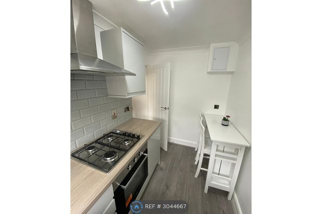 Olivia Court, Chase Side, Enfield photo 5