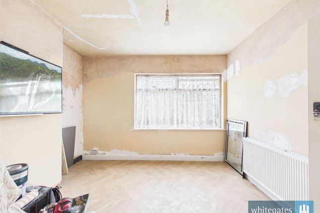 13, Thornsgill Avenue, West Yorkshire photo 3