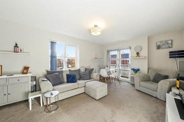 Flat for sale in Pageant Avenue, London