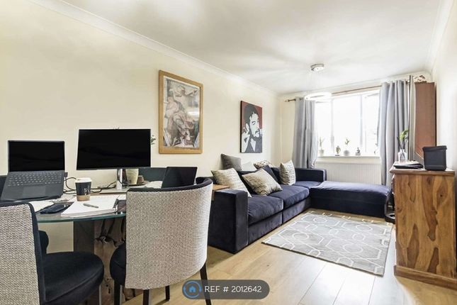 Flat to rent in Waterford Court, London