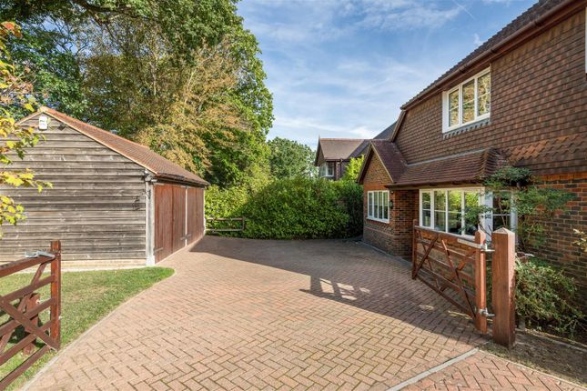 9, Wintons Close, Burgess Hill photo 2