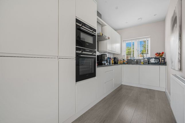7, Old Halliford Place, Shepperton photo 3