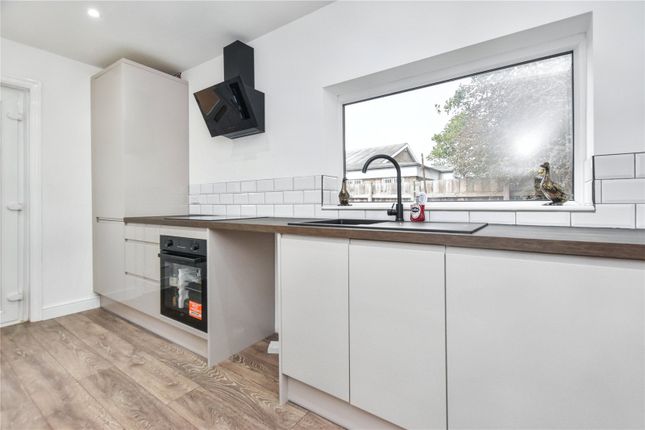15, Hill Court Avenue, West Yorkshire photo 4