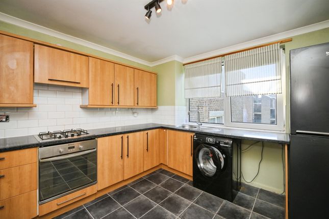 43, Willowfield, HARLOW photo 2