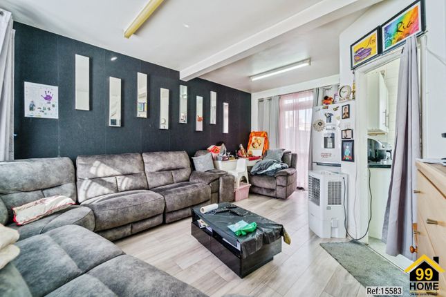 60, Westbury, Southall photo 4