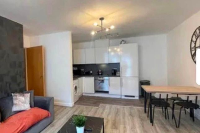 Apartment 377 CENTENARY PLAZA, BiIRMINGHAM photo 3