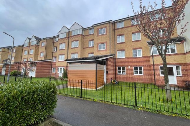 Flat for sale in Peatey Court, Princes Gate, High Wycombe