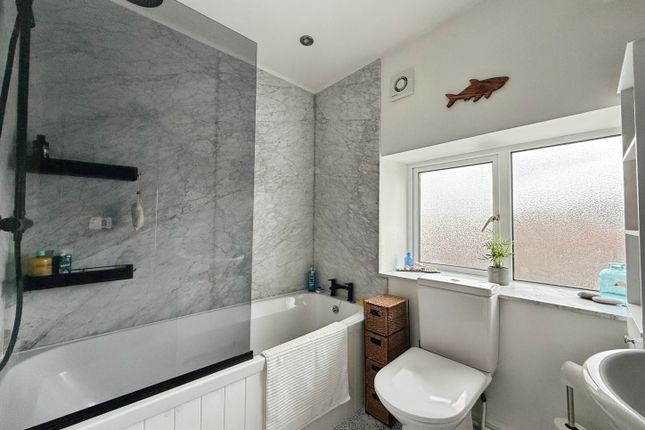 Flat 2, Regis House, Lyme Street, Axminster photo 3