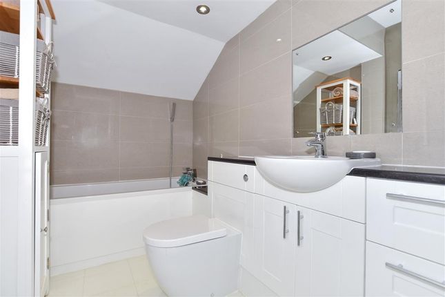 Flat for sale in Tarragon Road, Maidstone, Kent