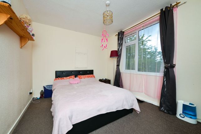 Flat for sale in Dalford Court, Hollinswood