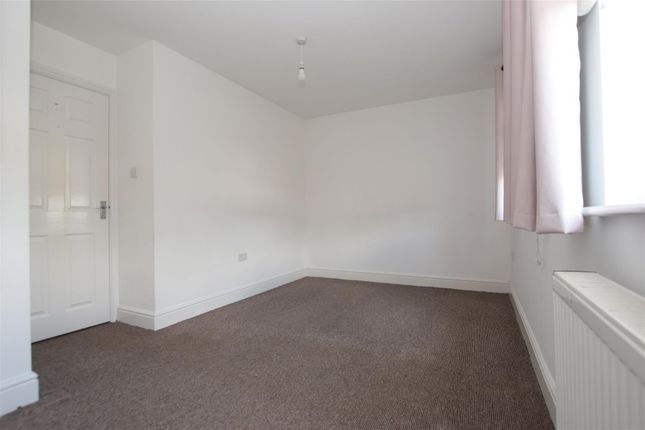 Terraced house to rent in North Terrace, Hastings