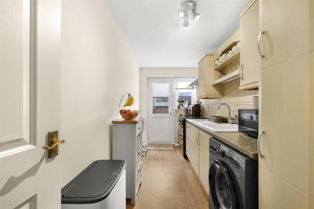 9, Hampden Close, Epping photo 4