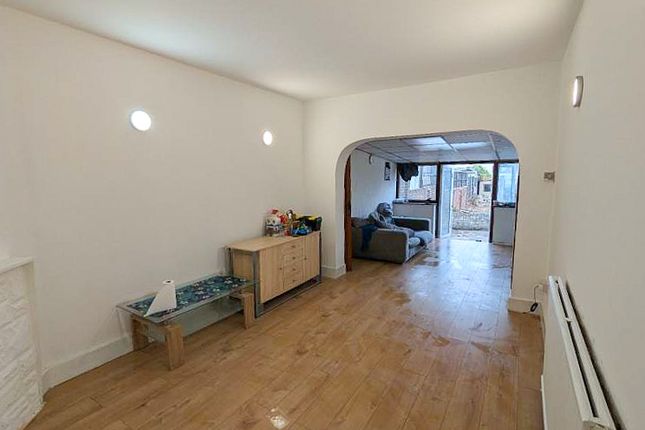 65, Philip Road, Rainham photo 5