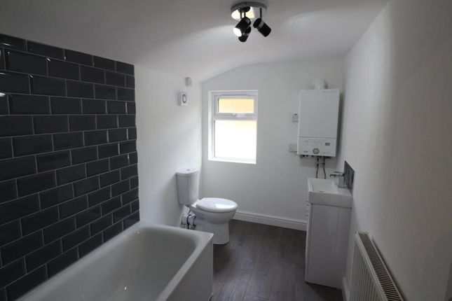 18, Vincent Road, WORCESTER photo 2