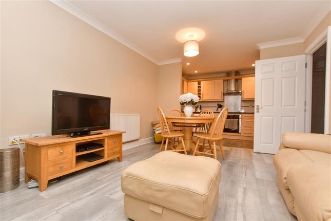 Thumbnail Flat for sale in St. Luke's Road, Whyteleafe, Surrey