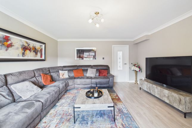 1 Nellfield Court, Carluke photo 4